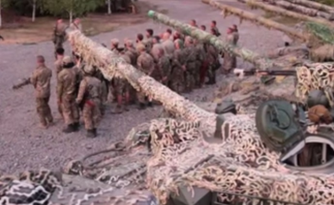 "Азов" промаршировал с танками и артиллерией: десятки единиц техники