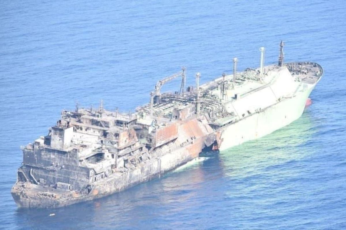 Поврежденный газовоз РФ Arctic Metagaz дрейфует у берегов Ливии, попытка буксировки провалилась