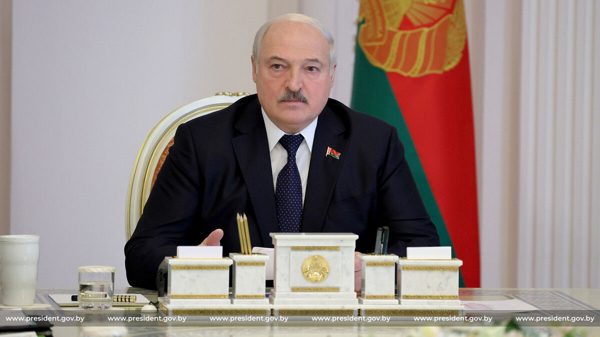 Лукашенко, желая напасть, выдумал "хозяев" Украины, толкающих ее к войне с Беларусью