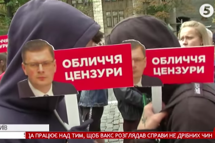 ​"По***ище, NewsOne", - вся Украина потрясена акцией, которую канал Медведчука устроил под Нацсоветом