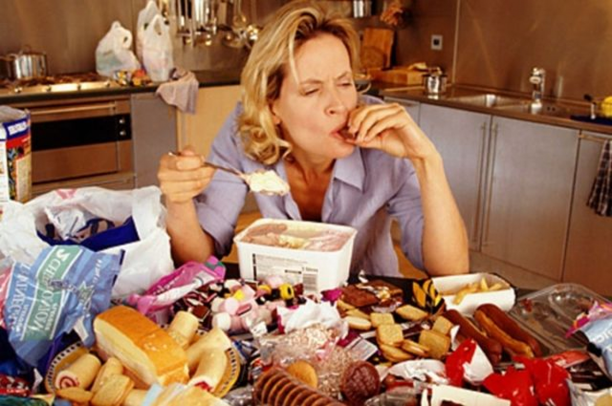 Врачи-диетологи огласили ТОП ошибок во время приема еды: "Никаких бутербродов" 