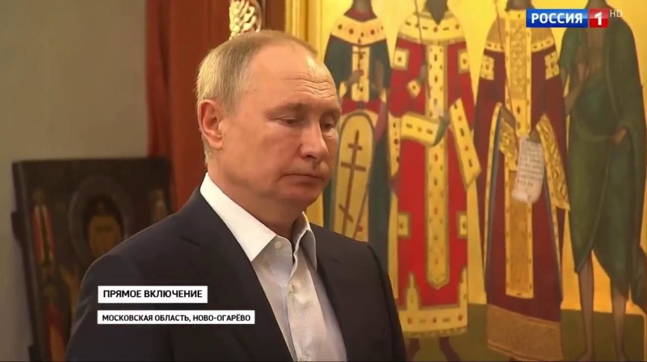Поведение Путина на рождественской службе удивило Сеть: опубликовано видео из храма