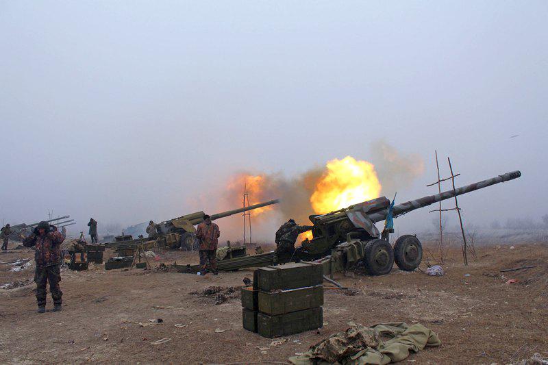 Выжженная земля: боевики “поливают” тяжелой артиллерией пригороды Донецка и Мариуполя, под Дебальцево не прекращаются атаки