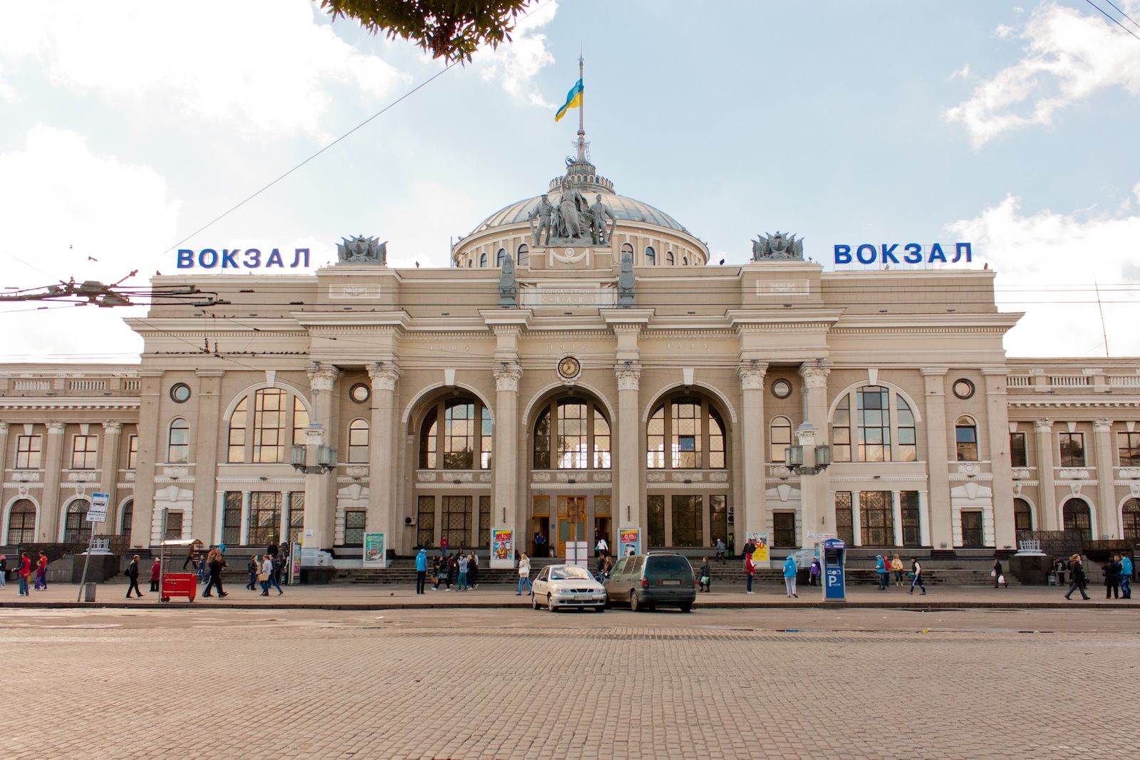 В результате российской атаки на Одессу поврежден железнодорожный вокзал – названы последствия