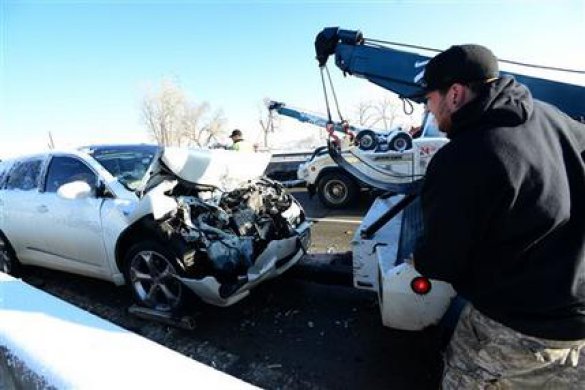 В штате Колорадо из-за сильных снегопадов столкнулись 39 автомобилей