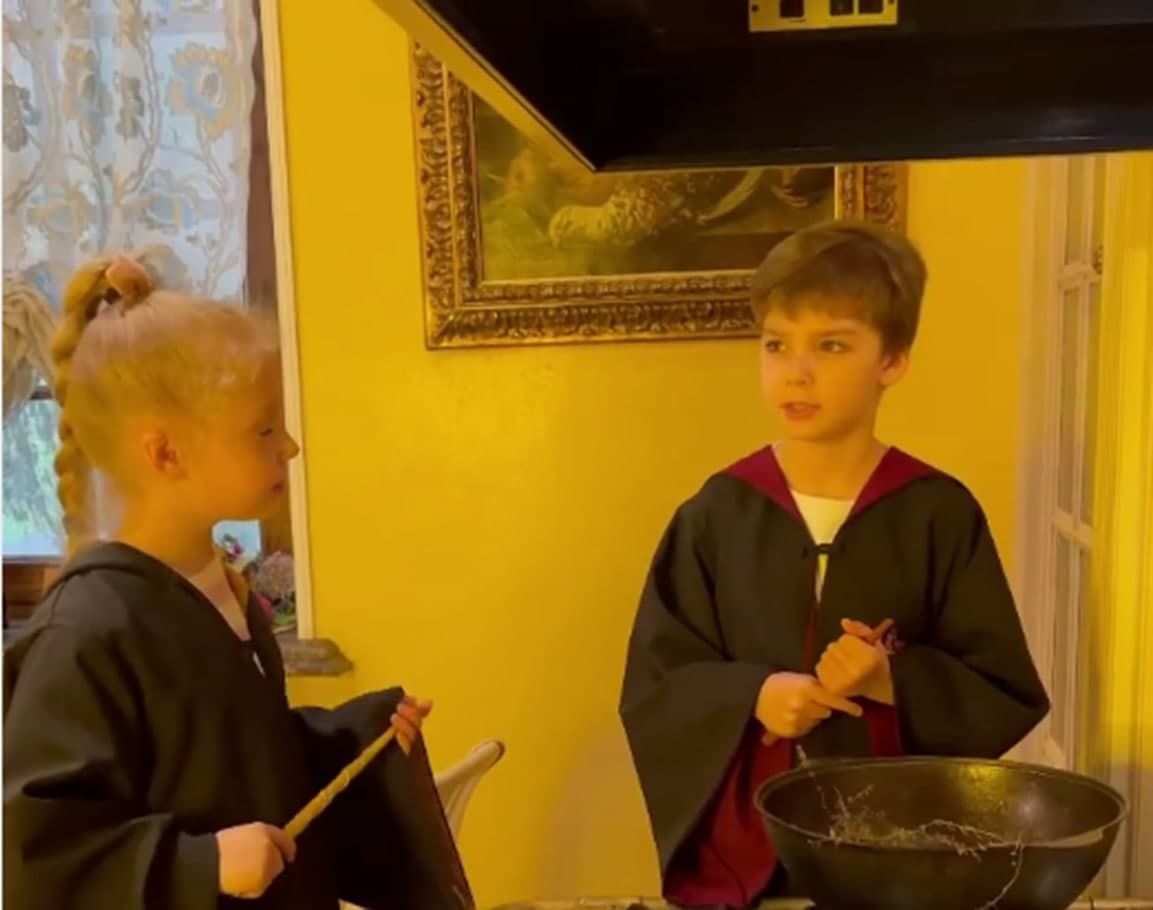 "Гарри и Лиза Поттер нацелились на Хогвартс!" – дети Пугачевой и Галкина практикуют магию в замке