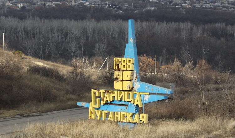 "Нам не нужна война! Мы хотим жить в мирной Украине!" - жители Станицы Луганской предупредили о массовых протестах, если будут отведены силы АТО