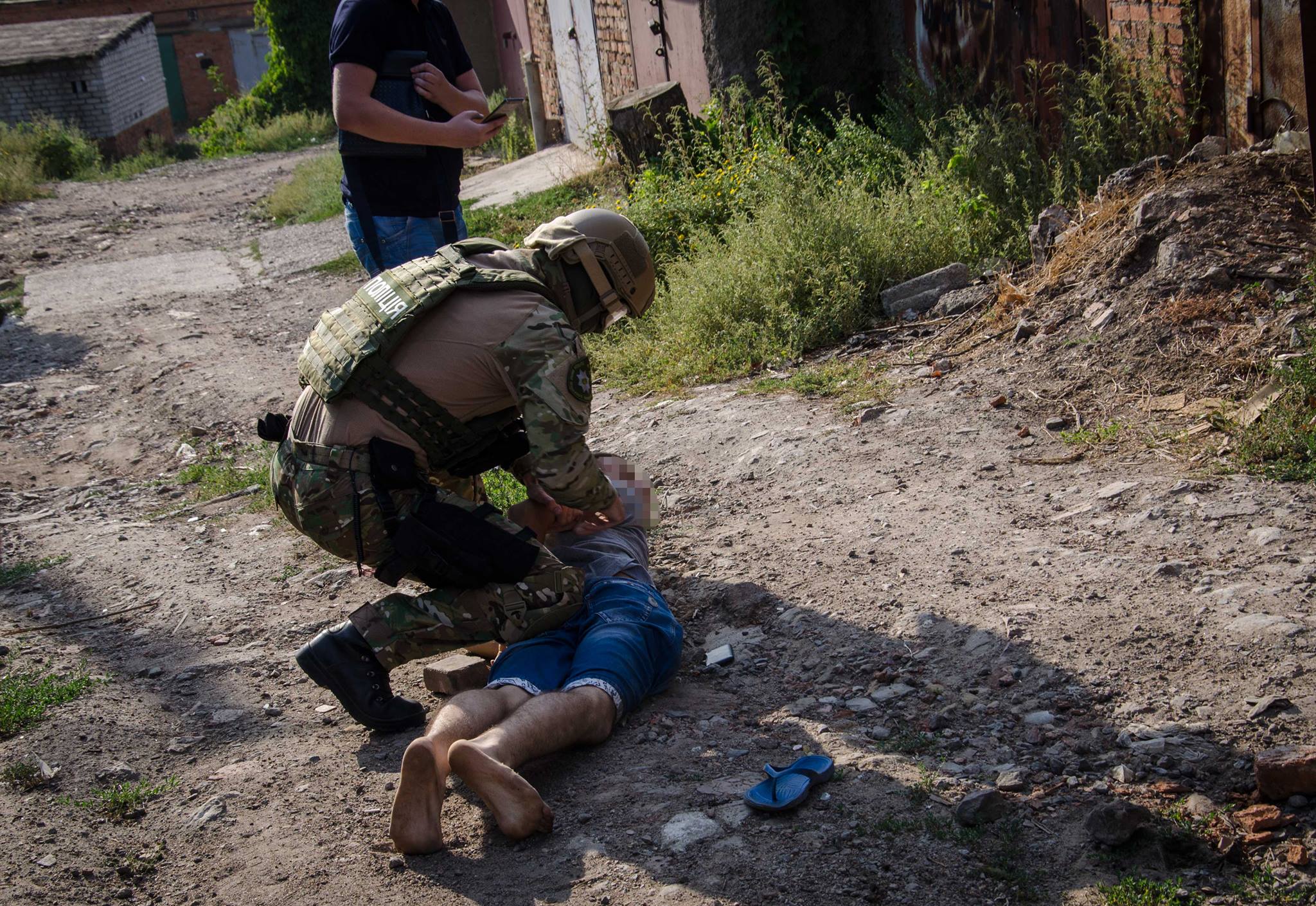 20-летний житель Николаевщины планировал убить местного бизнесмена, забрать его деньги и спрятаться в оккупированном Крыму - кадры