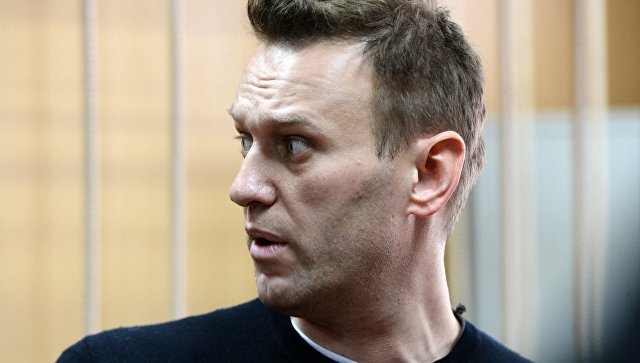 "Отобрали телефон и ничего не говорят": Навальный задержан в Москве у порога своего подъезда - подробности