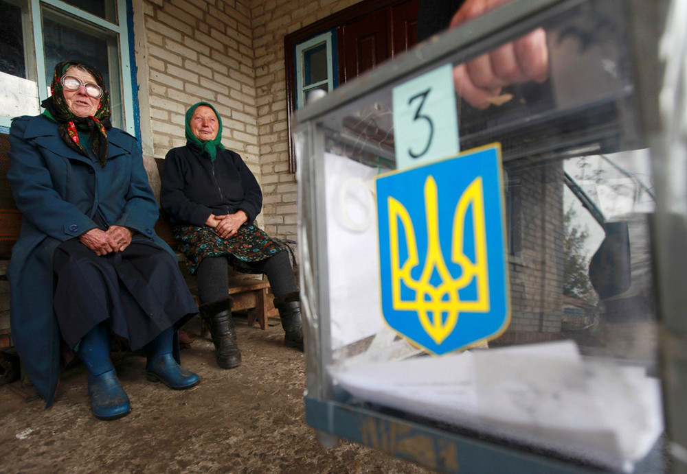 "Оппозиционный блок" сообщает о массовых нарушениях в ходе "самых грязных" выборов в истории Украины