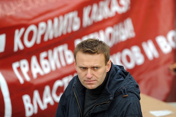 "Не бойтесь. Я вас не съем", - Навальный обратился напрямую к Путину. Кадры