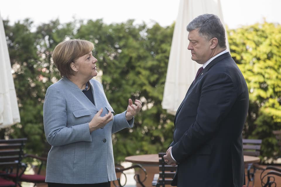 ​“На фоне финансового обвала в Москве очень удачный визит”, - в администрации Порошенко отчитались о поездке президента в Берлин