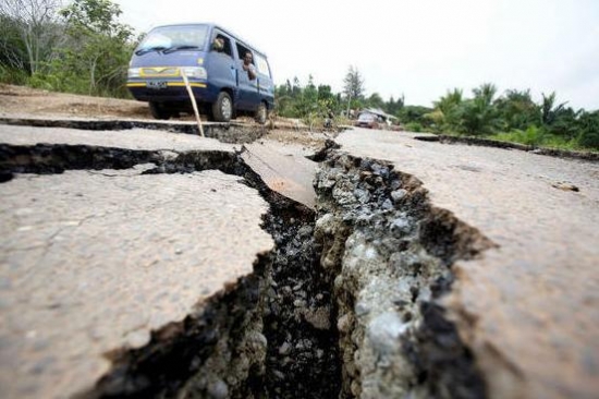 В Китае мощное землетрясение: погибло около 400 человек