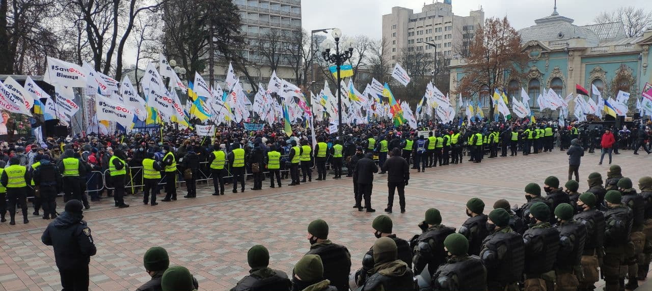 Акция протеста ФЛП в Киеве: несколько тысяч человек вышли под Раду – полиция перешла на усиленный режим работы
