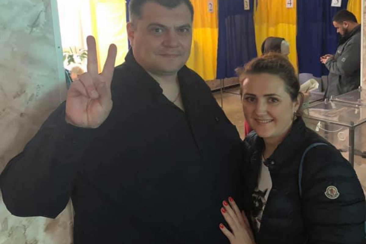 "Слуга народа" Корявченков-Юзик попал в скандал из-за помощницы