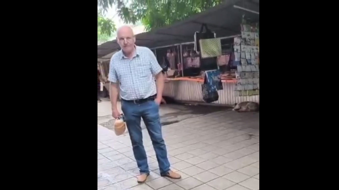​"Если бы мне дали в руки автомат, я бы пошел против РФ", – житель Мариуполя высказался об оккупантах
