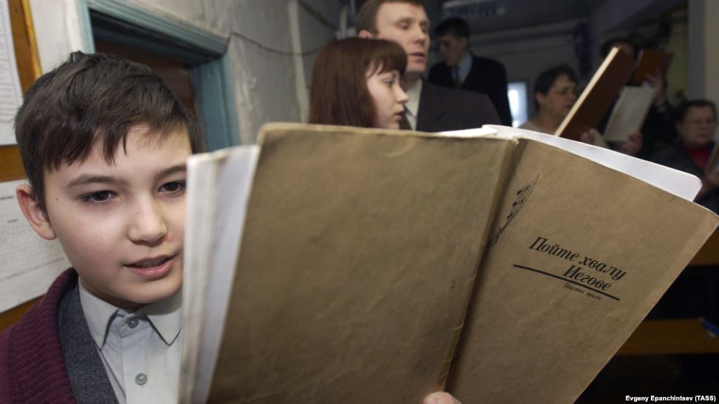 Российские Свидетели Иеговы жалуются на преследования властей, обыски и аресты