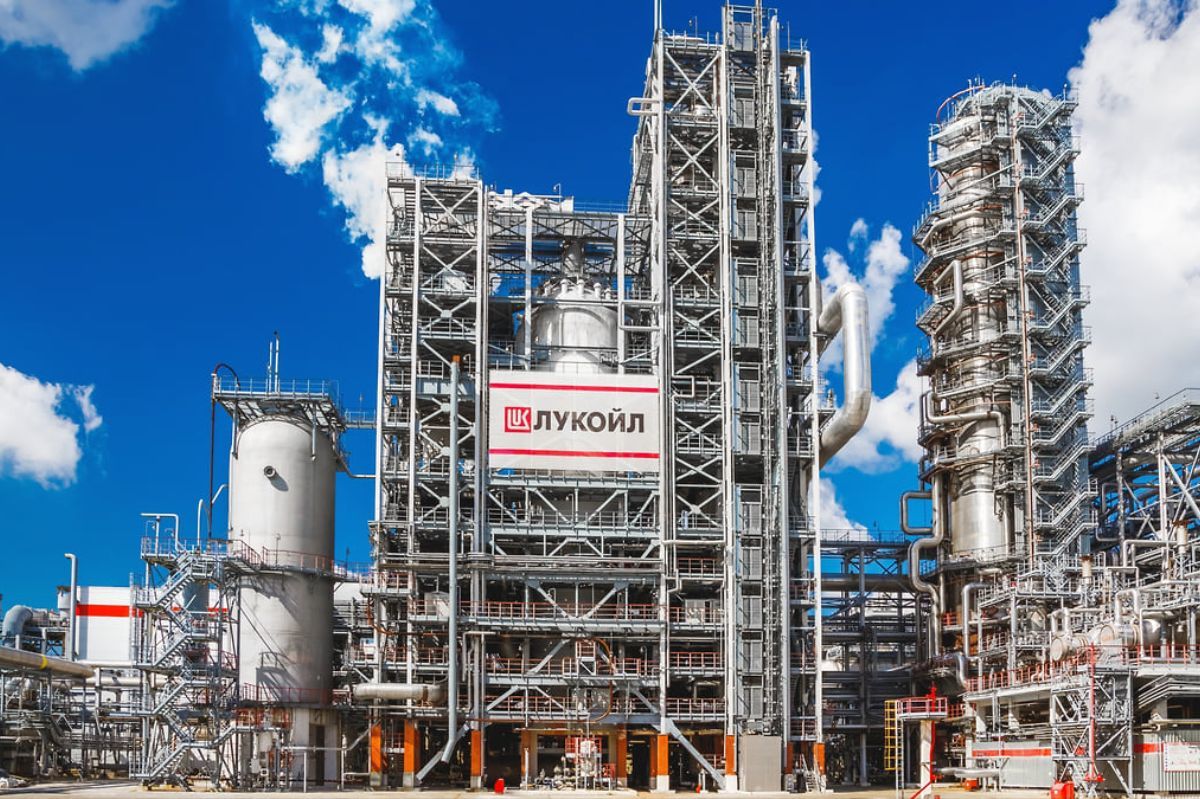 Парализован до конца апреля: один из крупнейших НПЗ России остановил работу после удара дронов