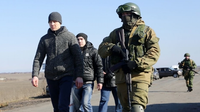 Названо точное место масштабного обмена на Донбассе: боевики "Л/ДНР" уже вывезли пленных из оккупированных Луганска и Донецка