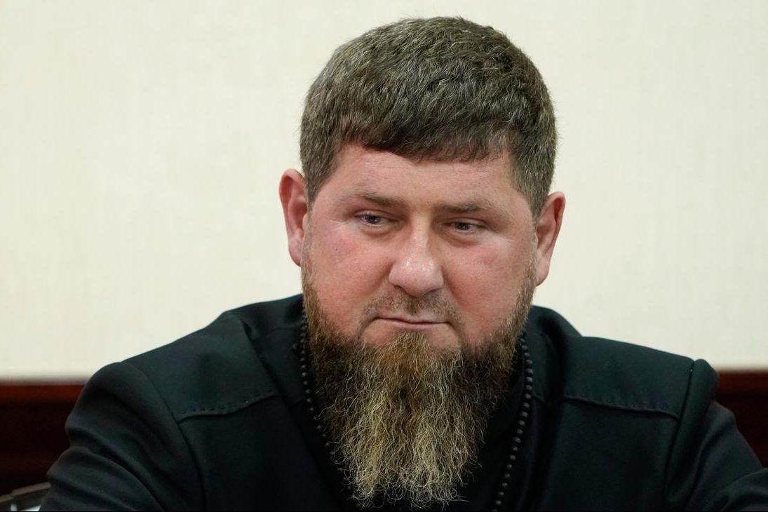 Кадыров отстраняется от управления Чечней: отбыл в бессрочный отпуск на фоне слухов о болезни