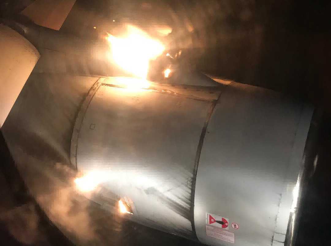 В России загорелся самолет с пассажирами прямо в воздухе - кадры происшествия