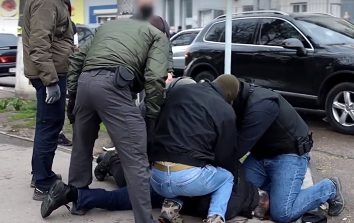 Опубликованы оперативные кадры задержания генерал-майора СБУ Валерия Шайтанова, видео