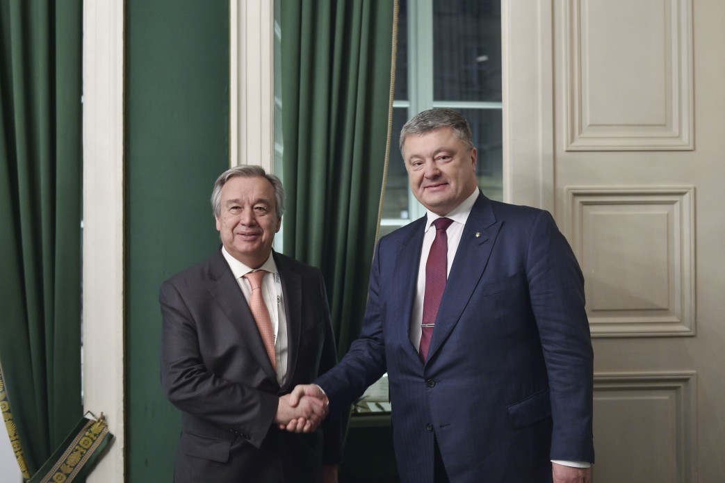Президент Украины и Генсек ООН обсудили ввод миротворцев на восток Украины