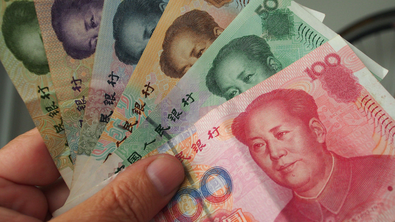 Немає ні доларів, ні юанів: у Росії триває "криза" з готівковою валютою