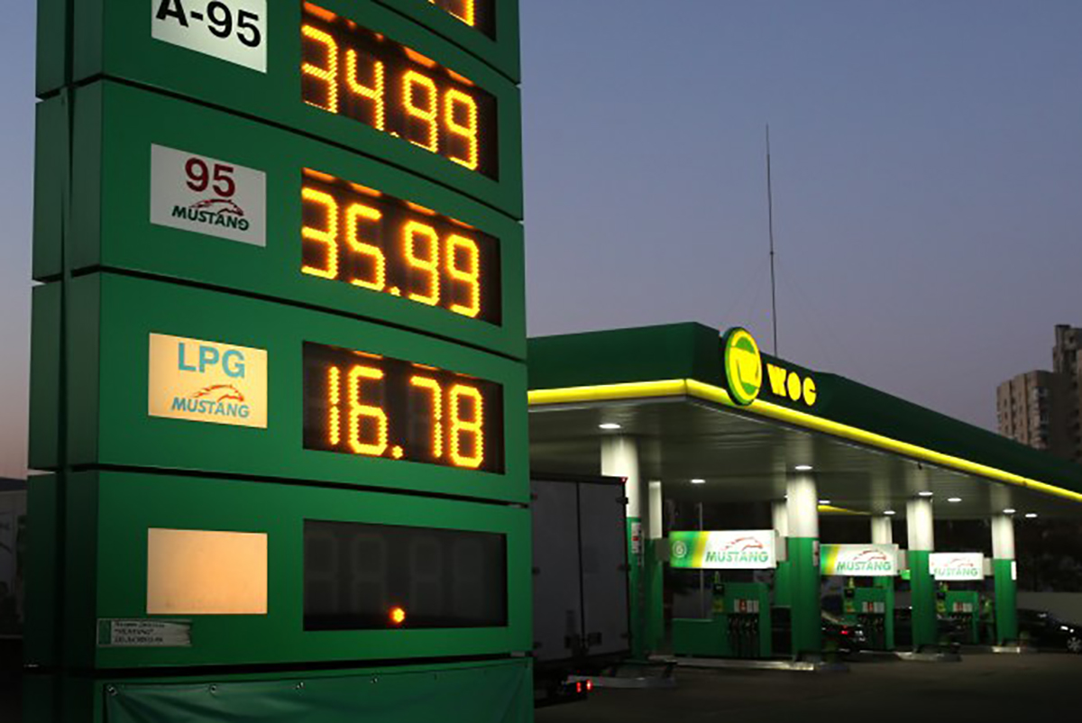 Цены на бензин в Украине упали после предложений Зеленского