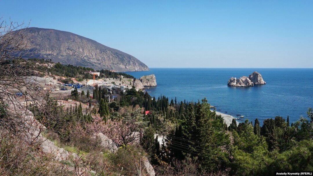 Оккупанты в Крыму занимаются классическим рейдерством: как местные жители теряют свои земельные участки
