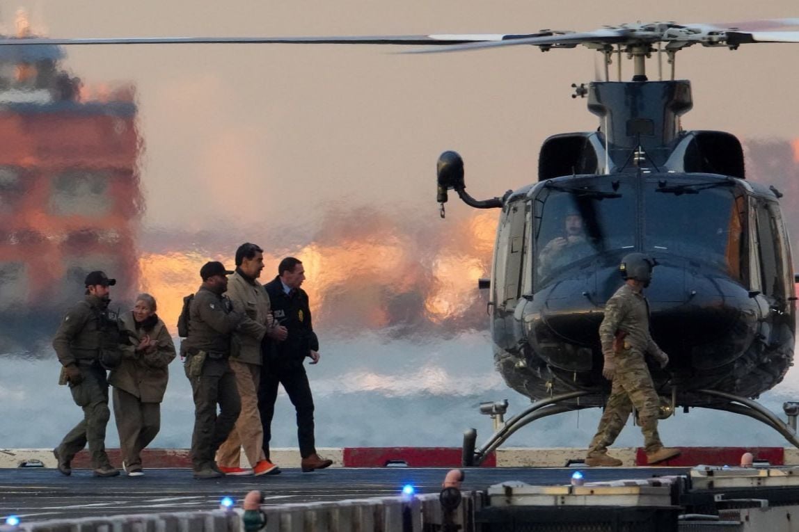 ​Мадуро с женой на броневике доставлены в суд Нью-Йорка: СМИ показали кадры