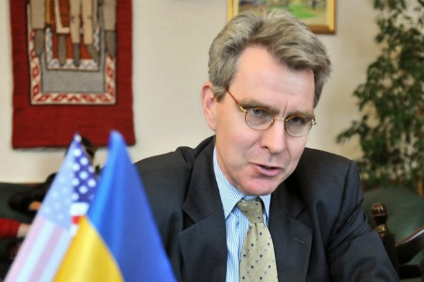 Посол США об украинских властях: они обманывают всех