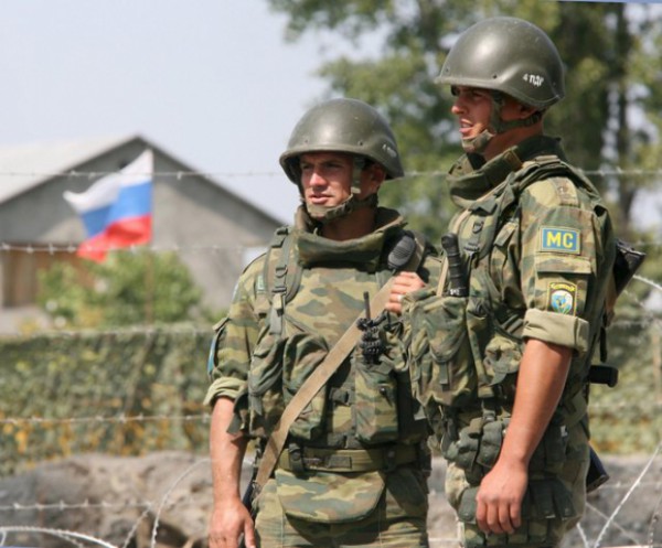 ​Украина передала РФ двух военных, задержанных в Донбассе