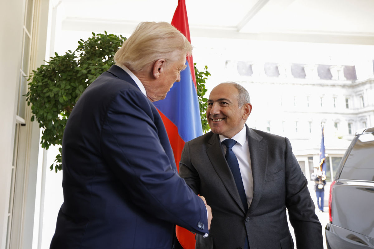 Трамп назвал Пашиняна "прекрасным другом" и подержал его на парламентских выборах в Армении