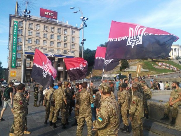 Митинг "Правого сектора" под администрацией Президента Украины. Прямая трансляция