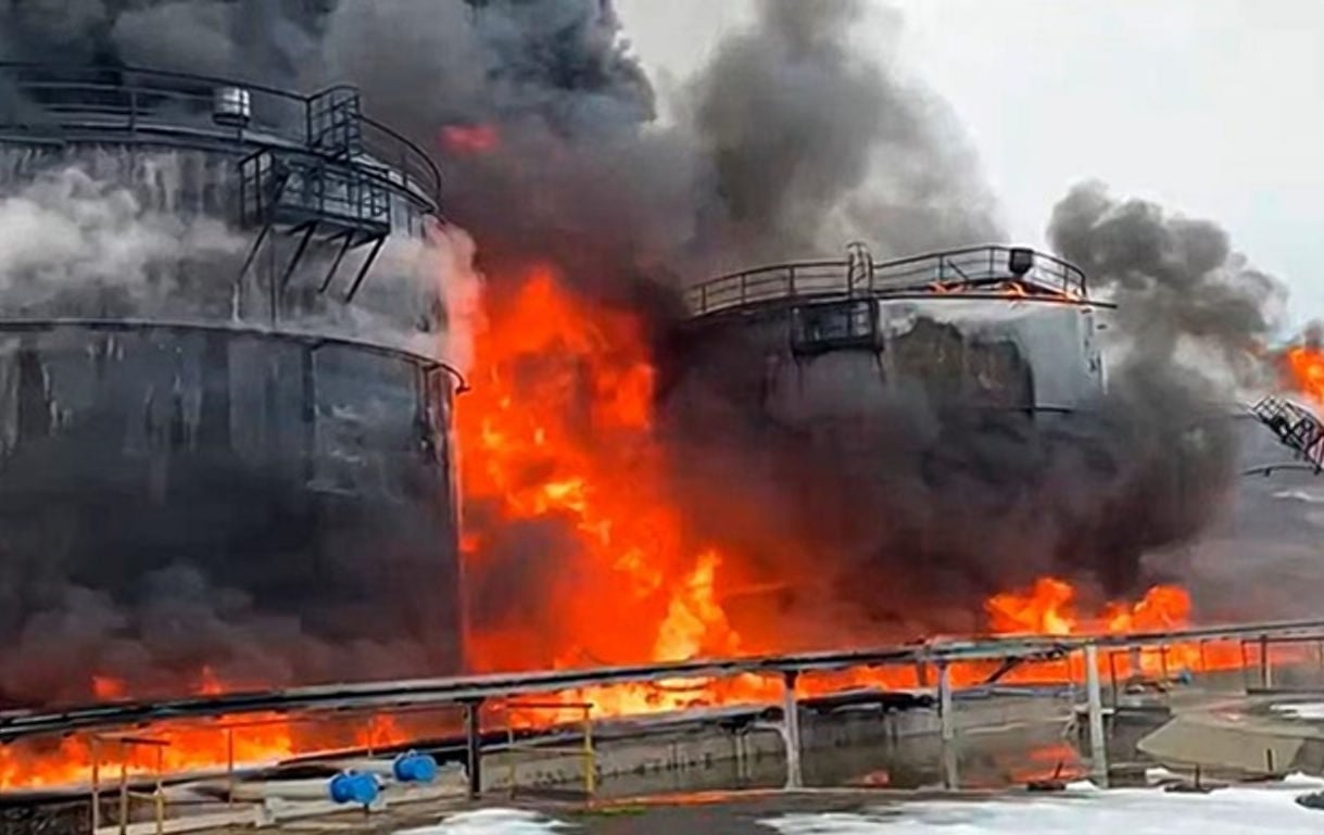 "Тряслись стены", – в Сети показали удар дронов по нефтебазе в российской Пензе