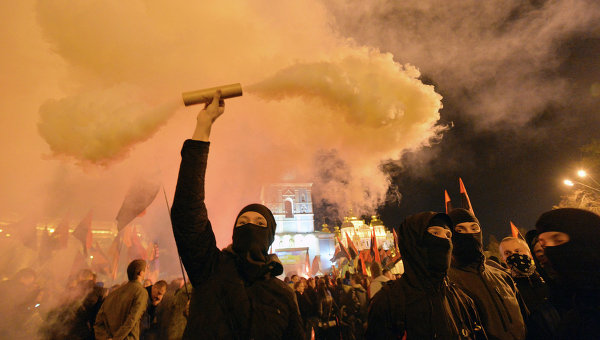 Вспоминая Евромайдан. В Киеве на улице Грушевского произошла "юбилейная" драка между силовиками и "радикальными националистами"