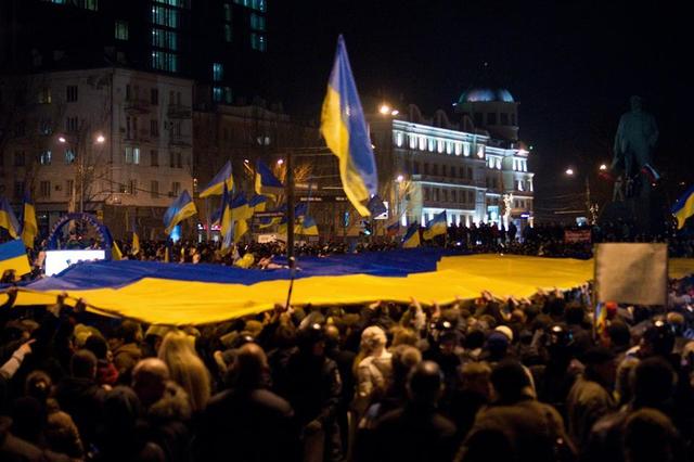 Жители оккупированного Донецка готовят украинские флаги: бойцы АТО выбили террористов с передовых позиций под Авдеевкой