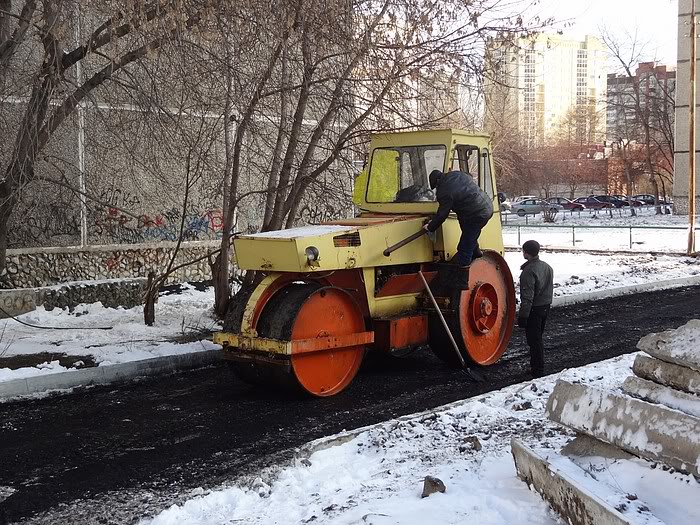 Горячий асфальт на холодный снег: особенности укладывания асфальта по-московски