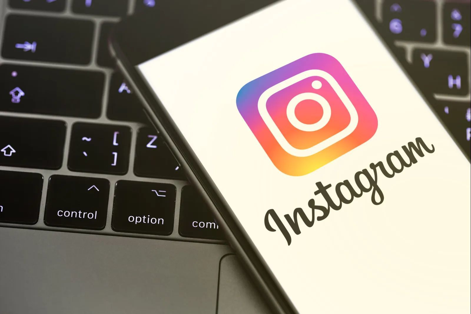 До 2 часов в день и полный блок ночью: Instagram и Facebook меняют правила для подростков США