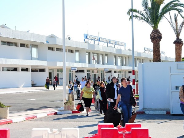 Более 800 украинских туристов до сих пор не вылетели из Туниса: туроператор задолжал перевозчику больше $20 млн