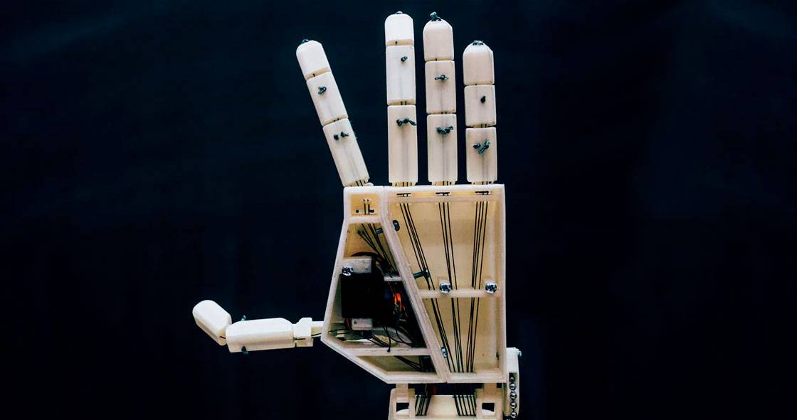 Ученые создали механическую руку, которая переводит слова на язык жестов