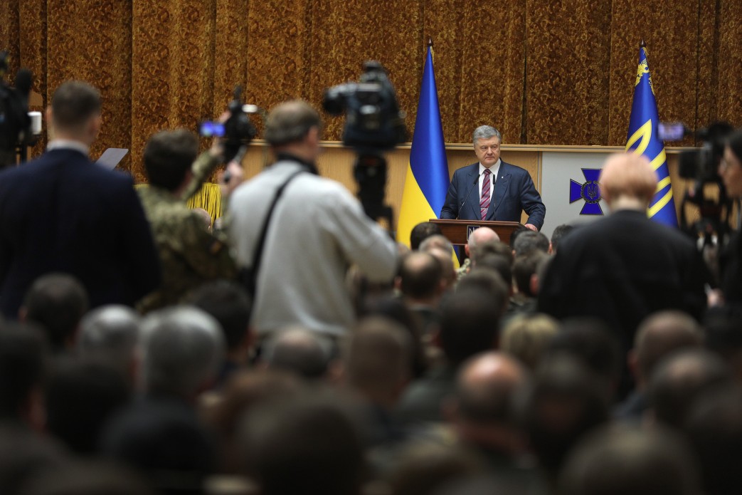 "С первых дней войны на переднем крае борьбы", - Порошенко напомнил о подвигах спецслужб Украины