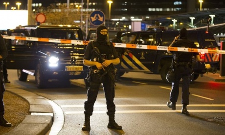 В ​аэропорту Амстердама четыре часа искали взрывчатку. Задержан один мужчина