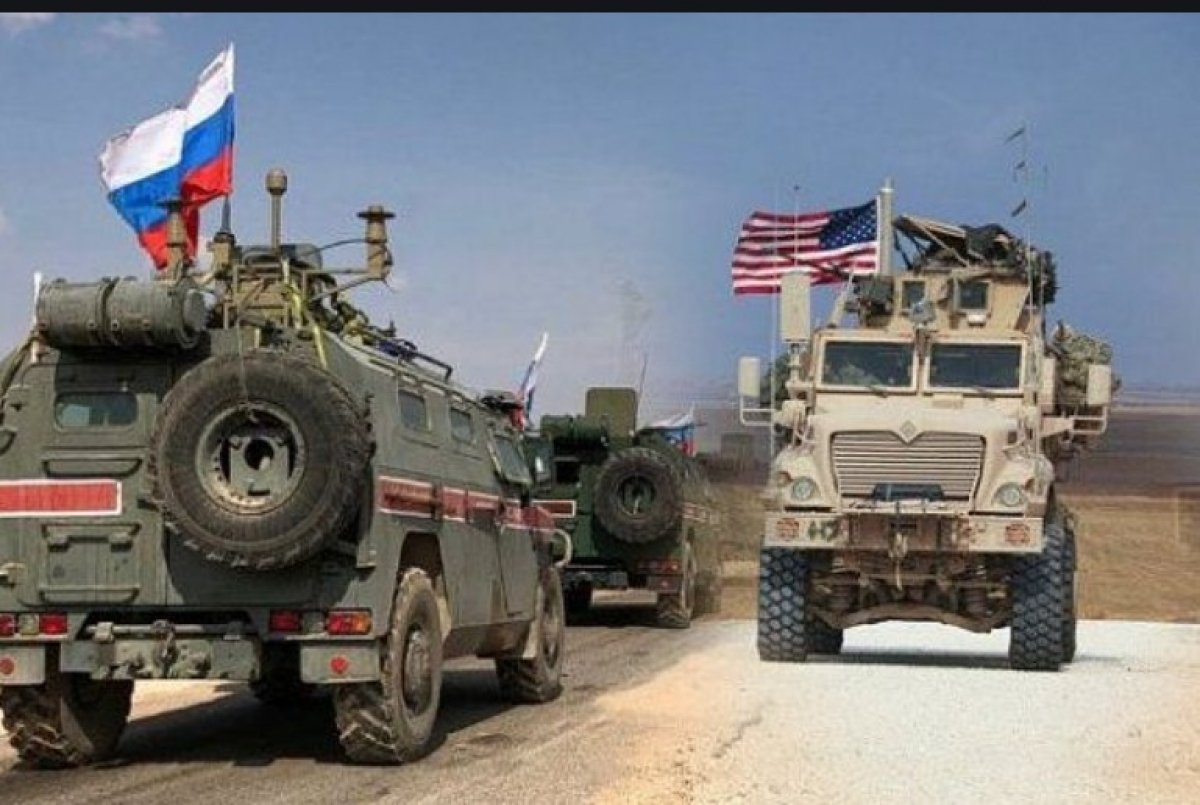 В Сирии военный БТР США пошел на таран российского патруля, скинув его в кювет, видео