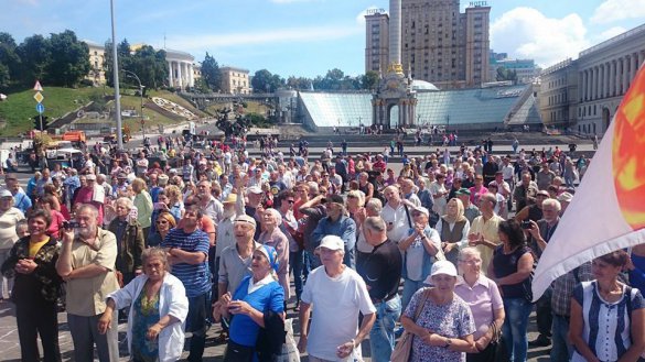 Без сцены и елки. В Киеве на Майдане прошло очередное народное вече