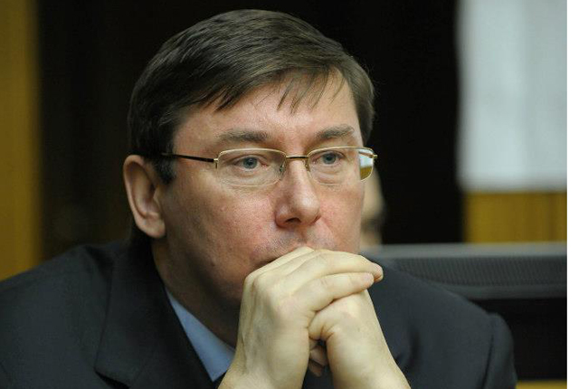Луценко: об отстранении Яценюка речь не идет