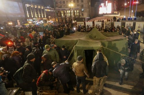 ​Активисты на Майдане разбили палаточный городок и готовятся к продолжительному протесту