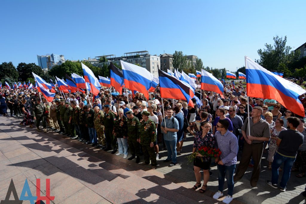 Боевики опозорились враньем на открытии площади Захарченко в Донецке: фото показало, как все было на самом деле