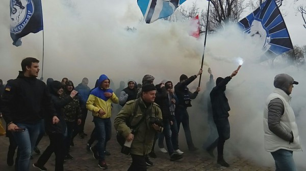 Ультрас футбольного клуба "Черноморец" провели марш в защиту клуба от посягательств Сбербанка России 